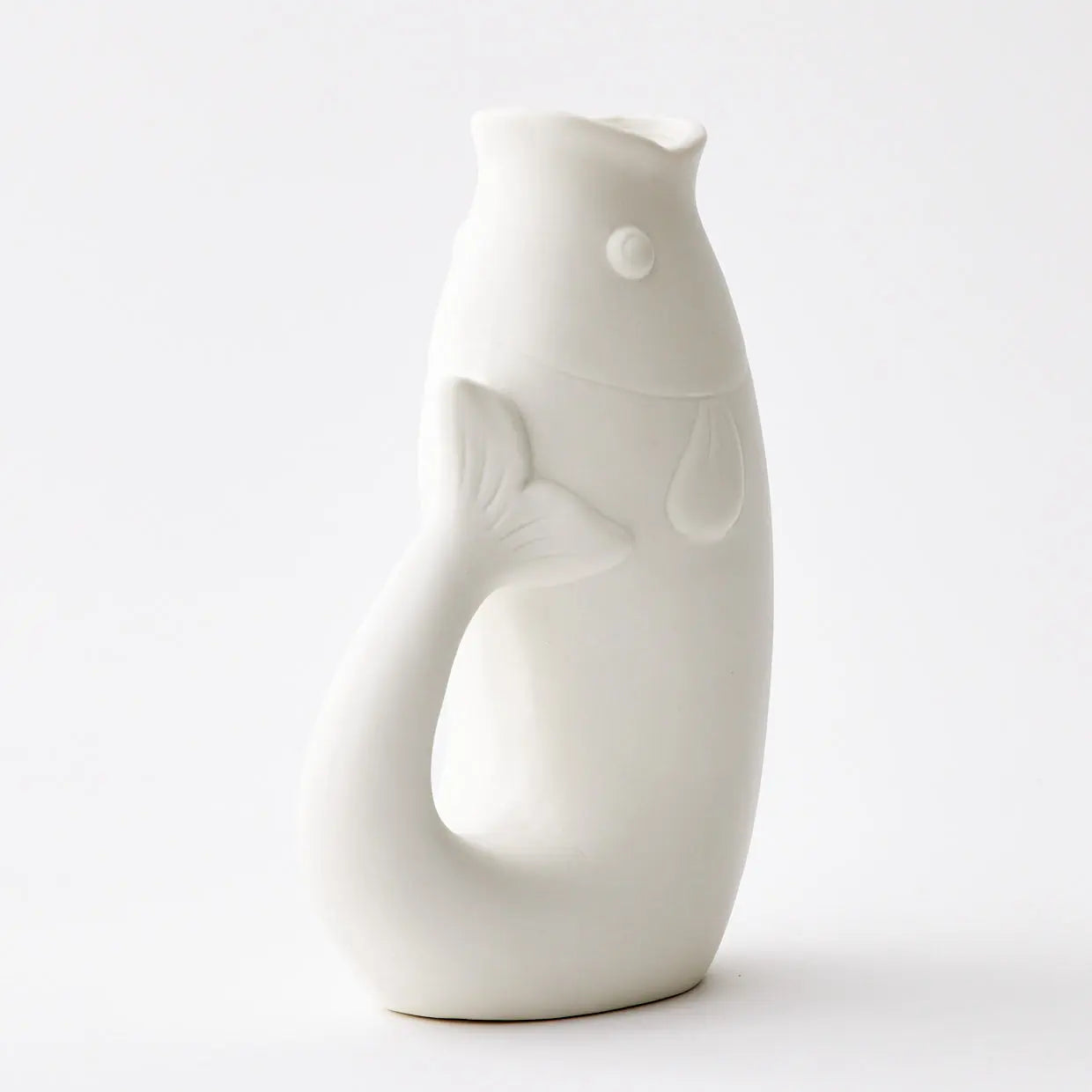 Vase en céramique nageant autour