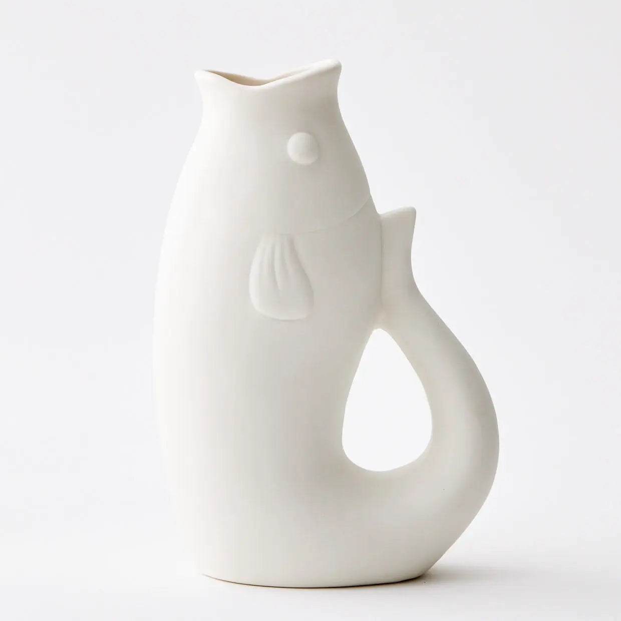 Vase en céramique nageant autour