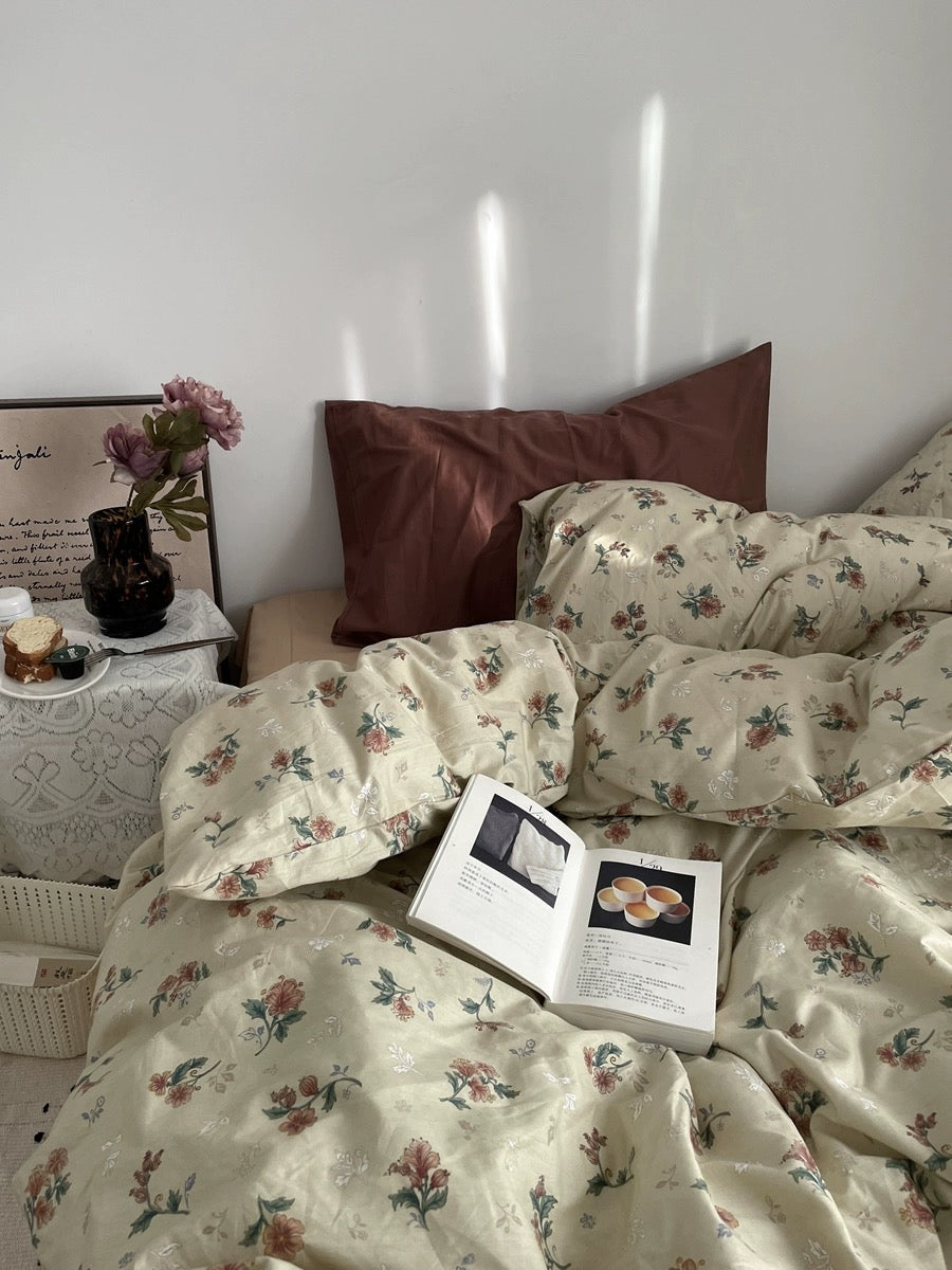 Vintage Floral Bedding Set