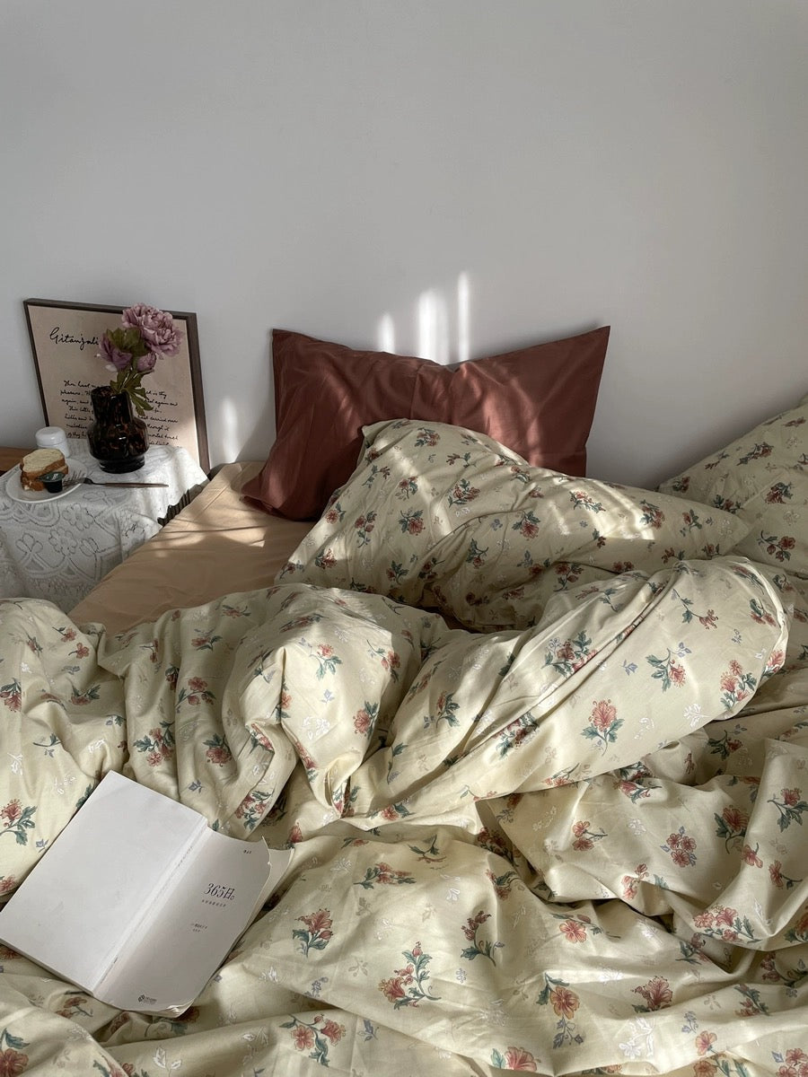 Vintage Floral Bedding Set