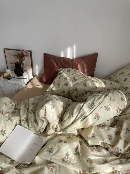 Vintage Floral Bedding Set
