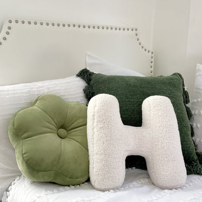 Almohada con letras de sherpa de Alphie