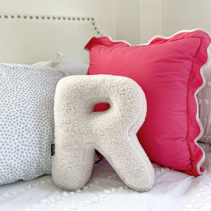 Almohada con letras de sherpa de Alphie