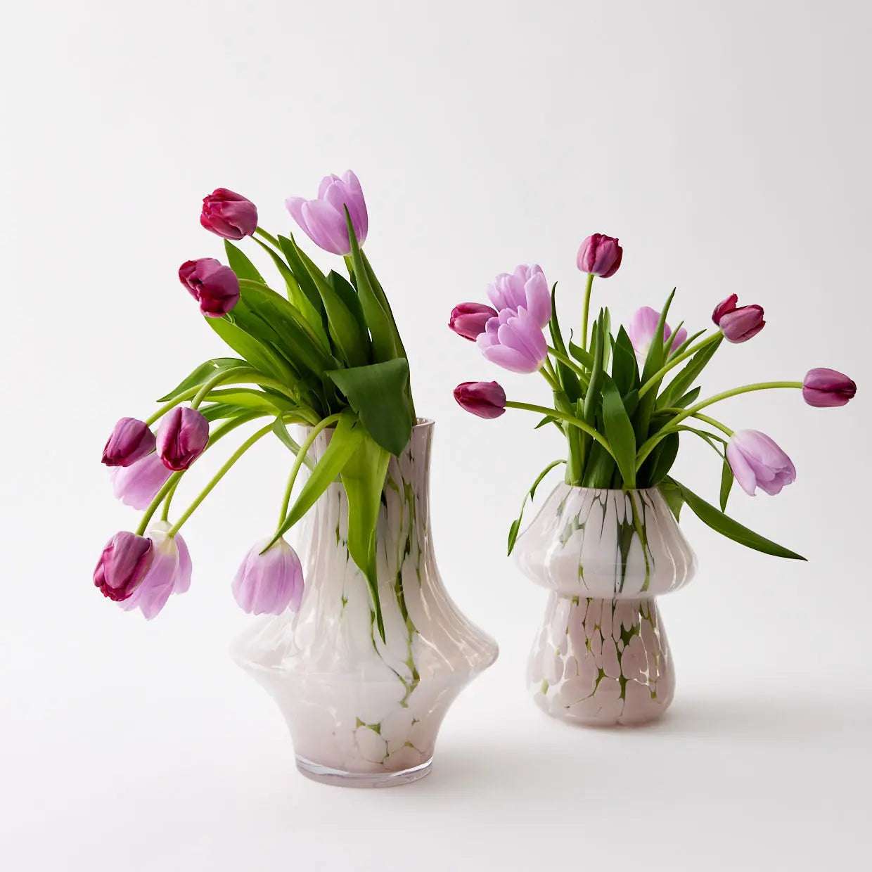 Vase en verre coloré aux champignons magiques rose