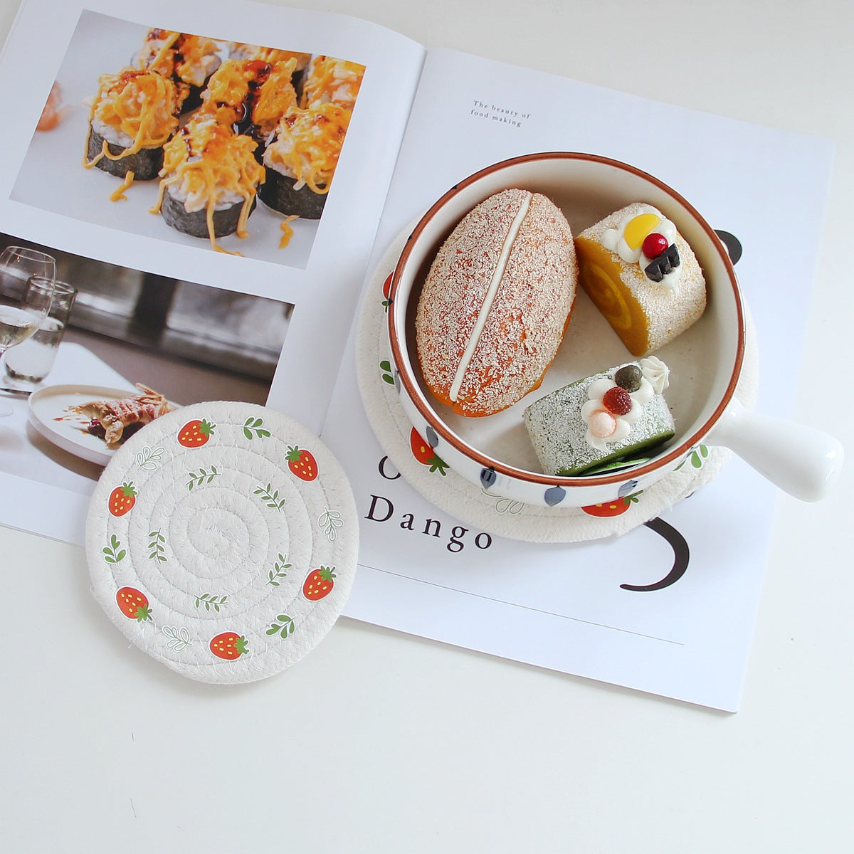 Nordic Strawberry Round Tea Coaster Handmade Woven Placemat Y40
